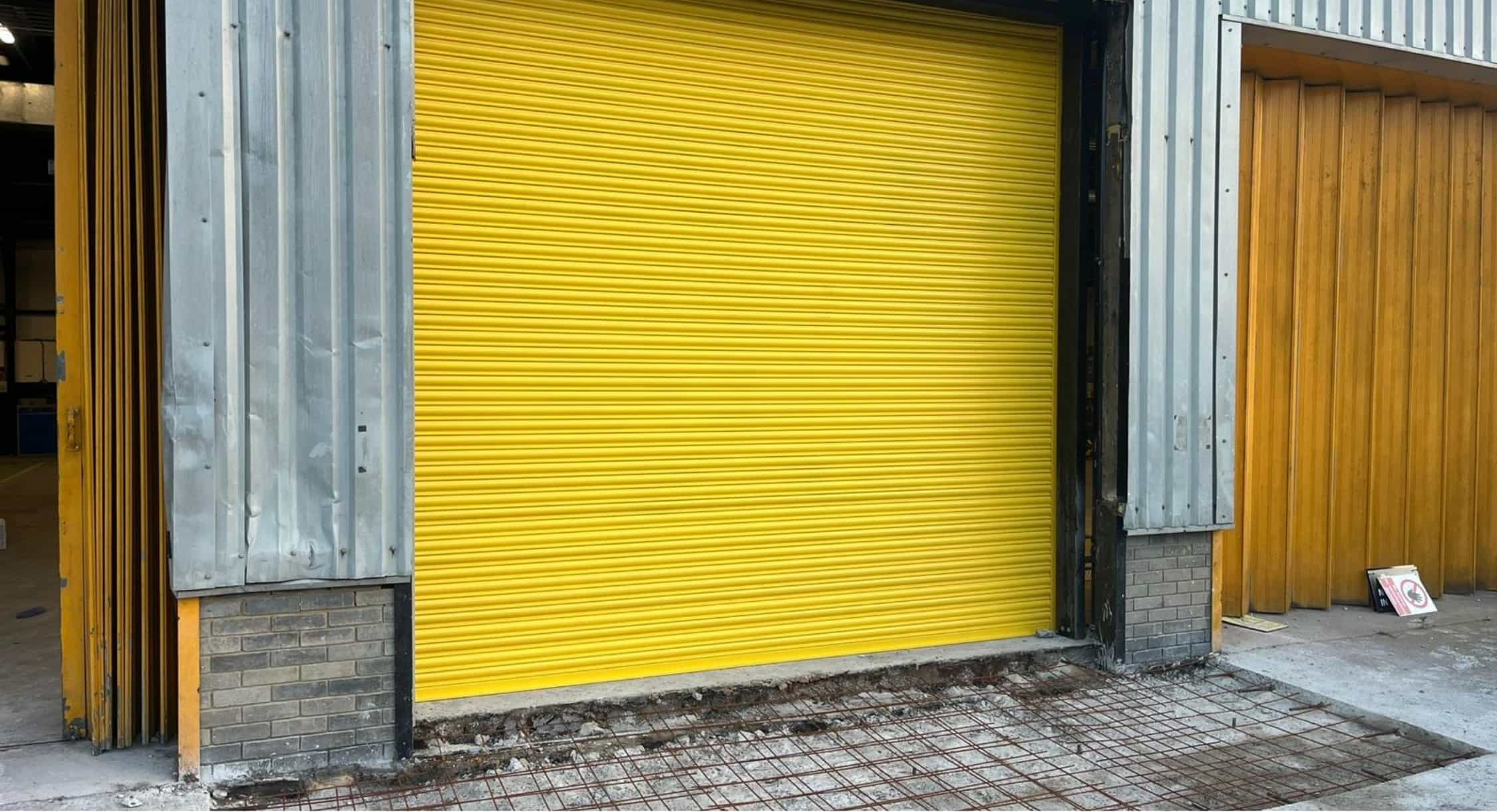 Roller shutter door